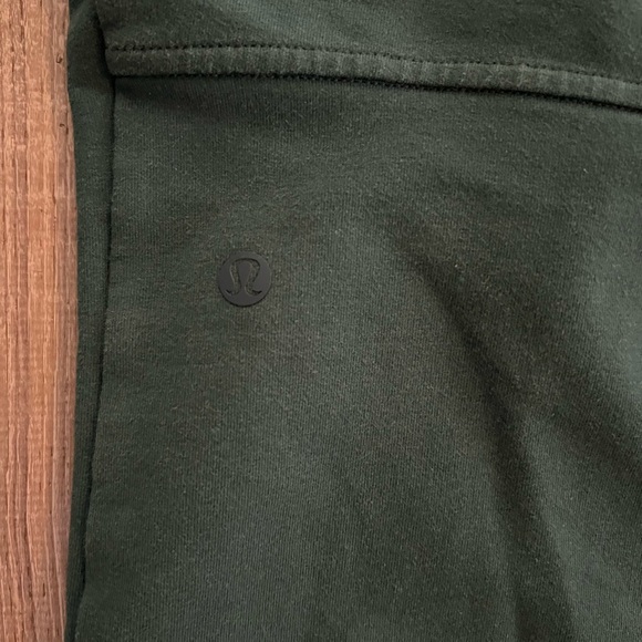 Lululemon men’s City Sweat Jogger in Green Jasper - Picture 9 of 12